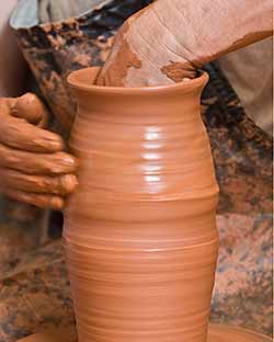 Töpfern und Keramikgestaltung