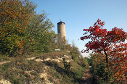 Der Fuchsturm in Herbstfarben